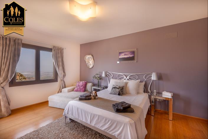 Image No.20-4 Bed Villa / Detached for sale