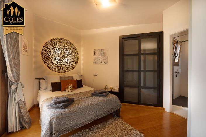 Image No.26-4 Bed Villa / Detached for sale