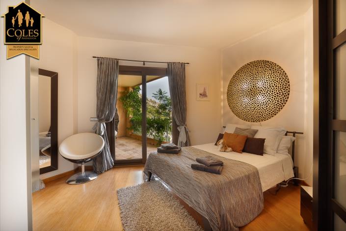 Image No.27-4 Bed Villa / Detached for sale