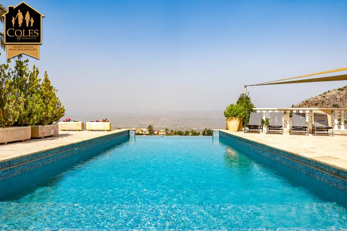 Image No.41-4 Bed Villa / Detached for sale