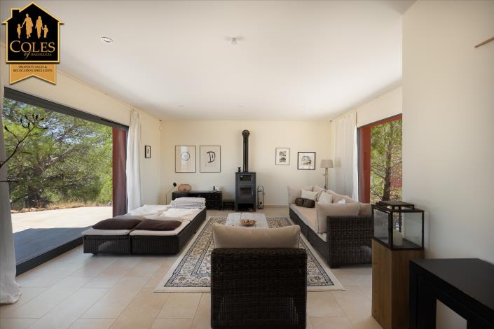 Image No.12-3 Bed Villa / Detached for sale