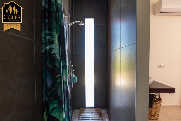 Image No.24-3 Bed Villa / Detached for sale