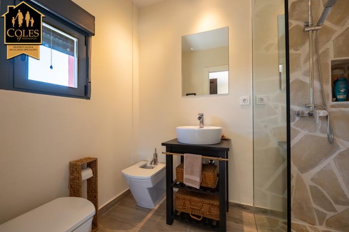 Image No.29-3 Bed Villa / Detached for sale