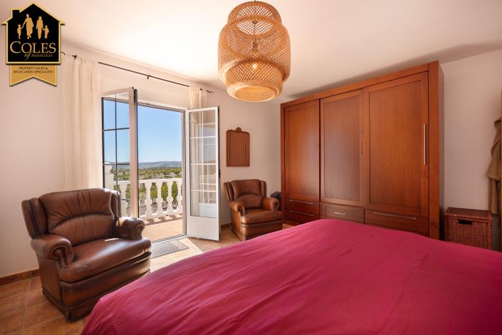 Image No.18-3 Bed Villa / Detached for sale