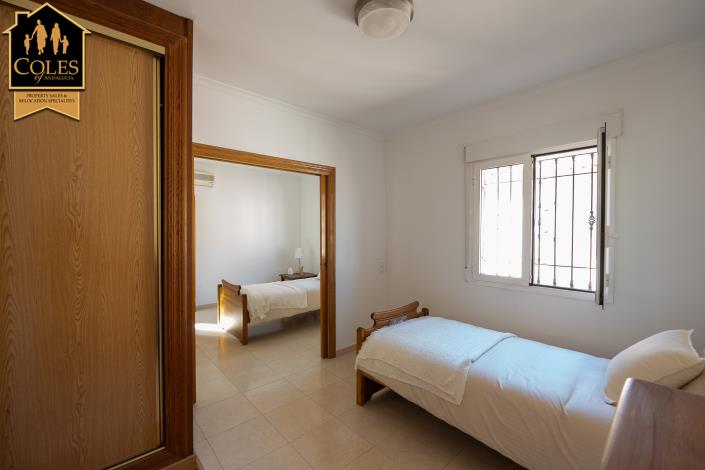 Image No.26-3 Bed Townhouse for sale