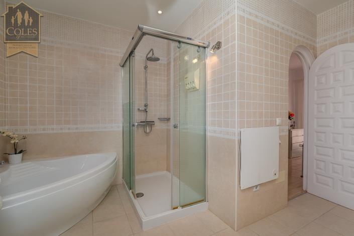 Image No.30-4 Bed Villa / Detached for sale