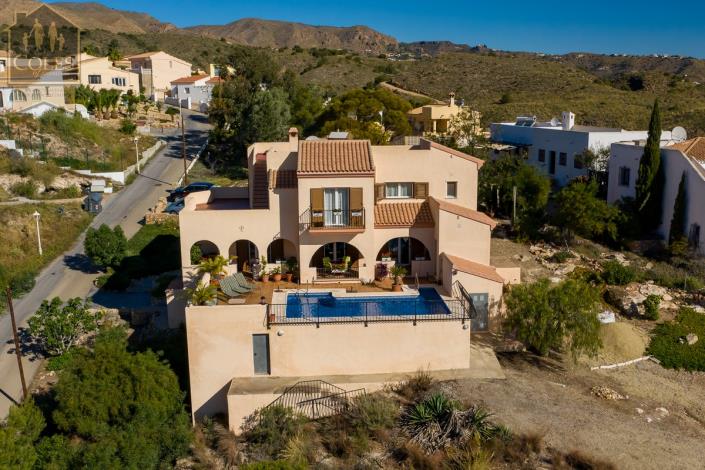 Image No.41-4 Bed Villa / Detached for sale