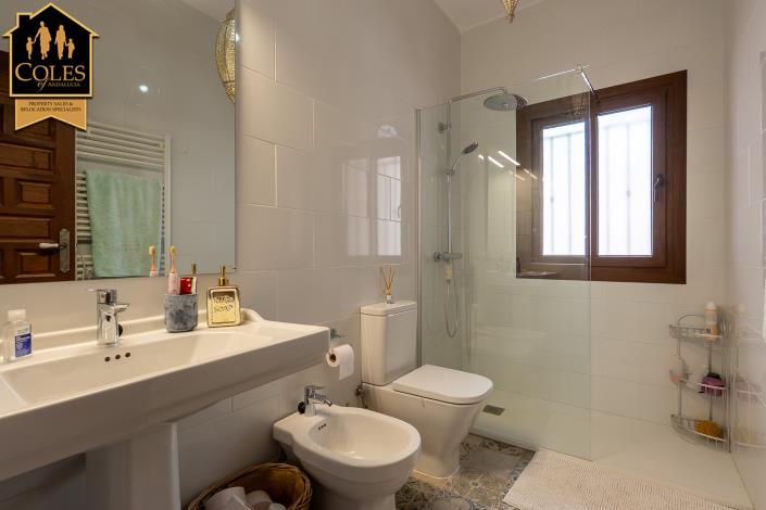 Image No.20-4 Bed Villa / Detached for sale