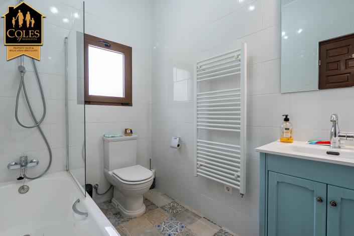 Image No.31-4 Bed Villa / Detached for sale