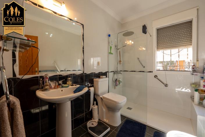 Image No.20-3 Bed Villa / Detached for sale