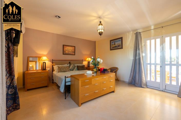 Image No.15-4 Bed Villa / Detached for sale