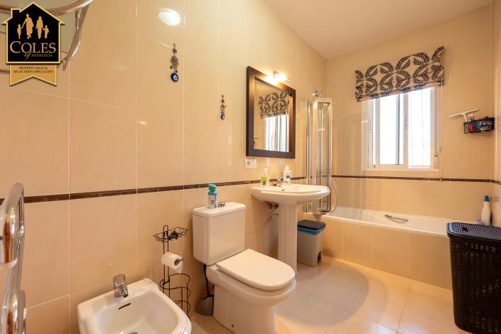 Image No.21-4 Bed Villa / Detached for sale