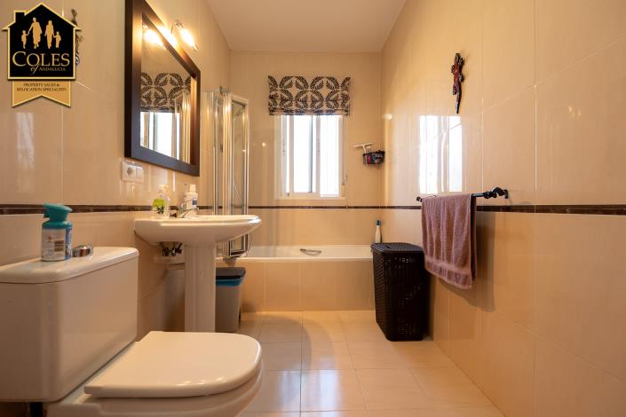 Image No.22-4 Bed Villa / Detached for sale