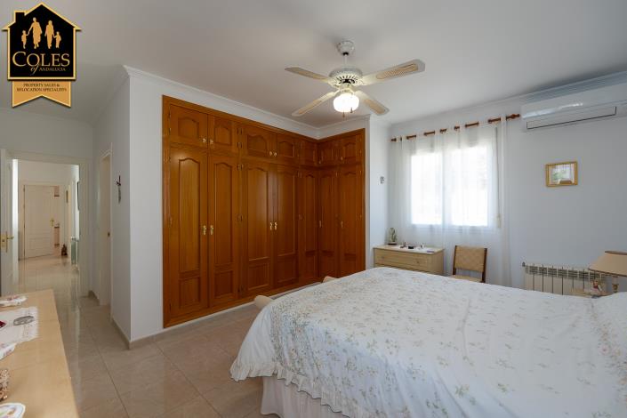 Image No.25-4 Bed Villa / Detached for sale