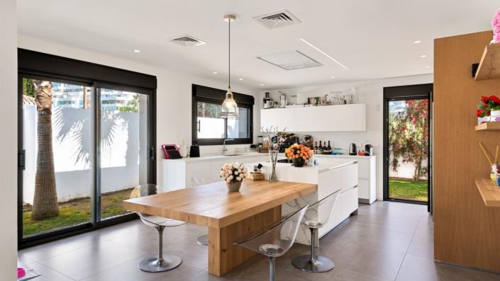 Image No.5-5 Bed Villa / Detached for sale