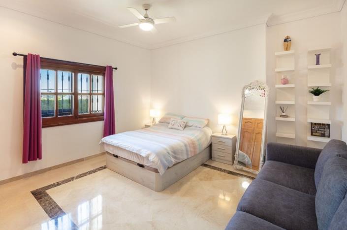 Image No.12-4 Bed Villa / Detached for sale