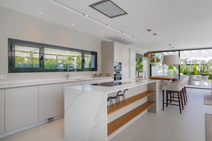 Image No.2-Villa / Détaché de 6 chambres à vendre à Nueva Andalucia