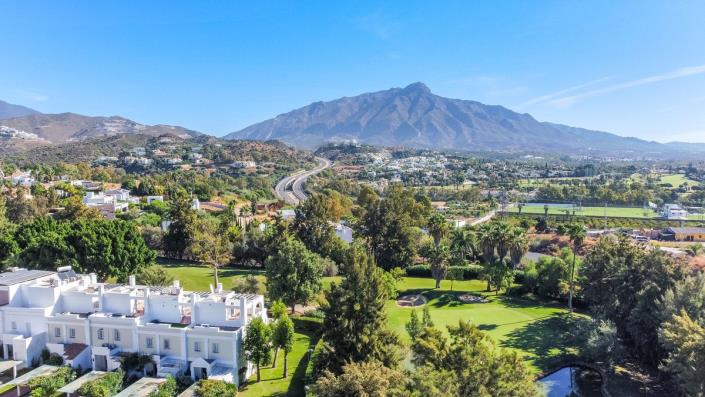 Image No.10-4 Bed Townhouse for sale