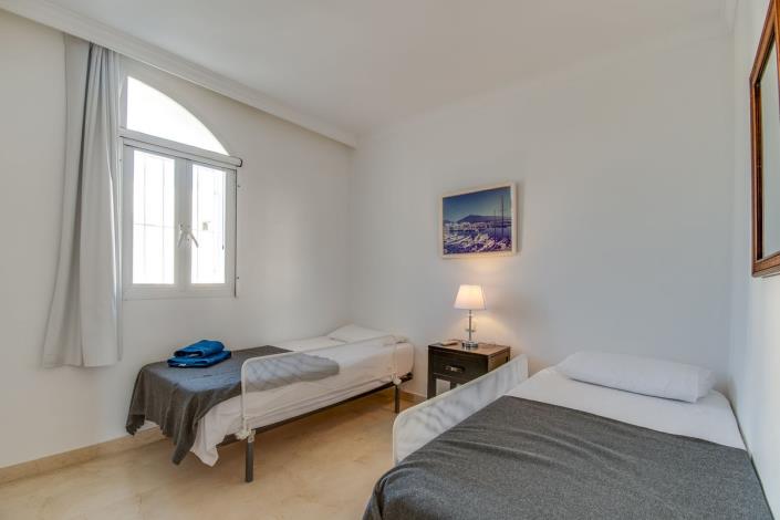 Image No.17-4 Bed Townhouse for sale