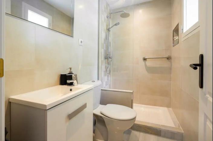 Image No.10-4 Bed Villa / Detached for sale