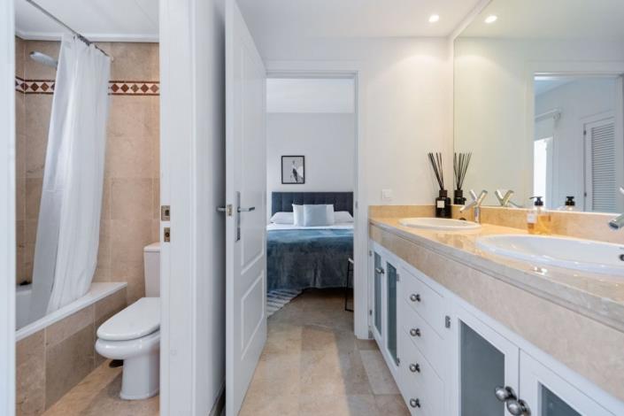 Image No.15-4 Bed Townhouse for sale