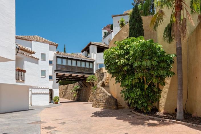 Image No.12-4 Bed Townhouse for sale