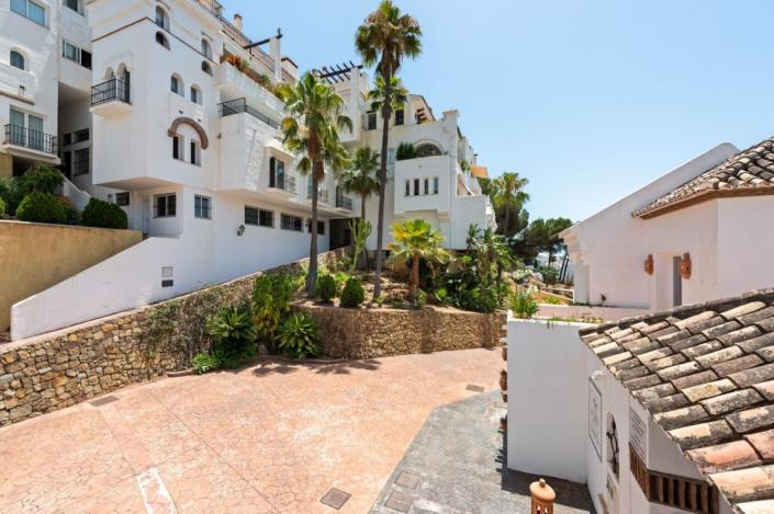 Image No.18-4 Bed Townhouse for sale