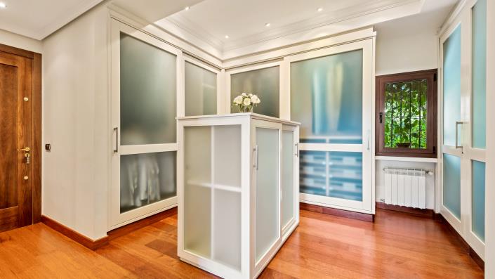 Image No.14-5 Bed Villa / Detached for sale