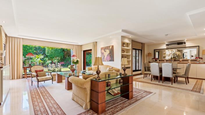 Image No.16-5 Bed Villa / Detached for sale