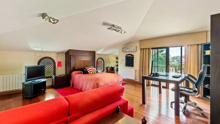 Image No.10-5 Bed Villa / Detached for sale