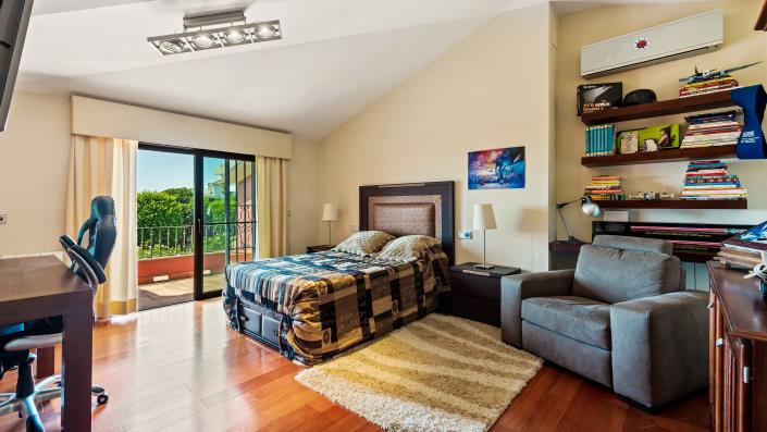 Image No.11-5 Bed Villa / Detached for sale