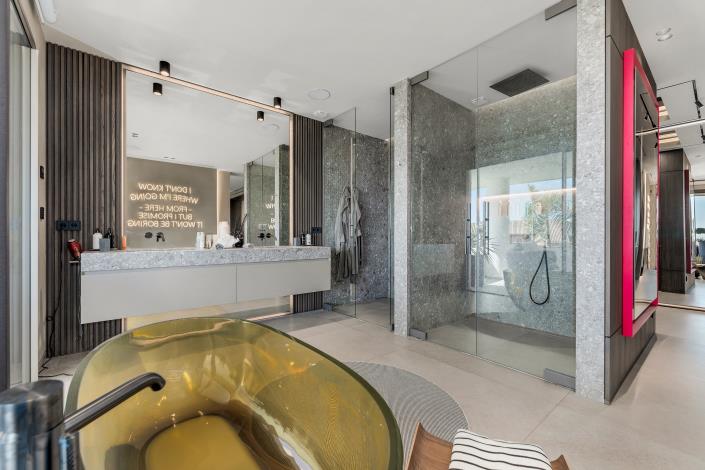 Image No.13-4 Bed Villa / Detached for sale