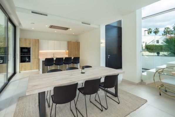 Image No.13-5 Bed Villa / Detached for sale