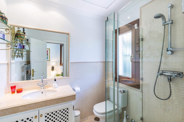 Image No.15-4 Bed Villa / Detached for sale