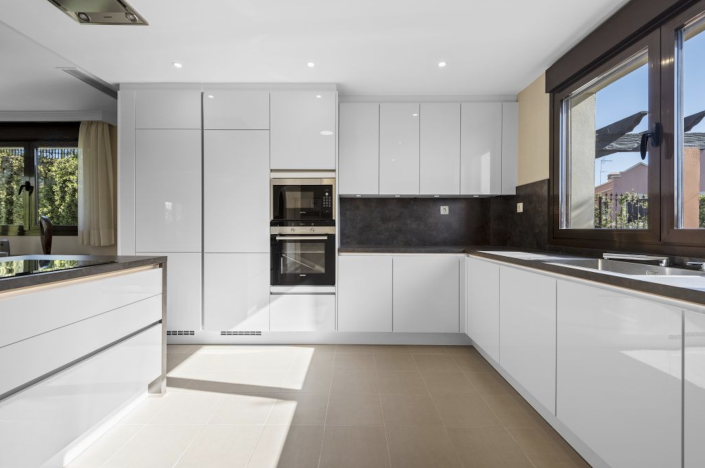 Image No.2-4 Bed Villa for sale