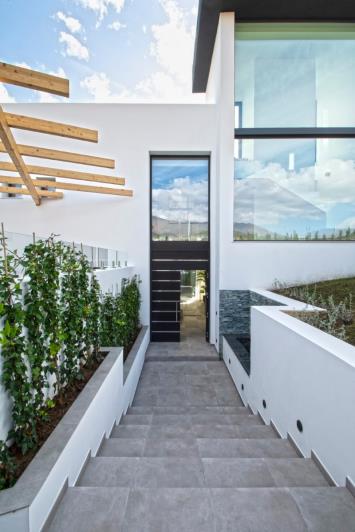 Image No.19-4 Bed Villa / Detached for sale