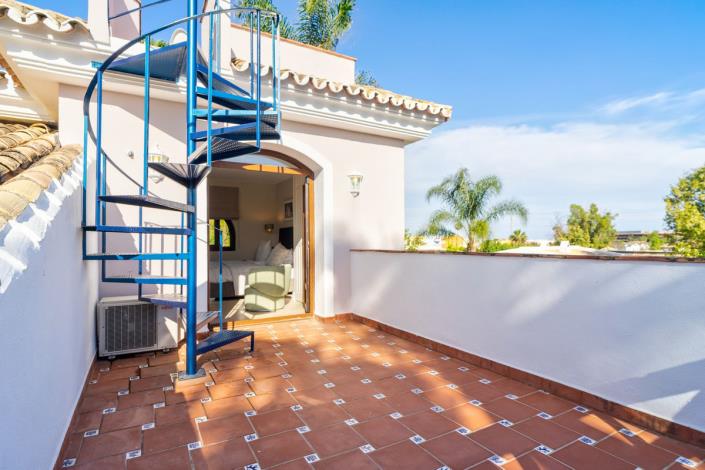 Image No.41-4 Bed Villa for sale