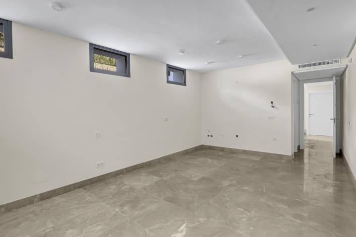 Image No.28-5 Bed Villa for sale