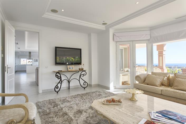 Image No.11-8 Bed Villa for sale