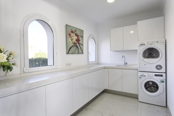 Image No.21-8 Bed Villa for sale