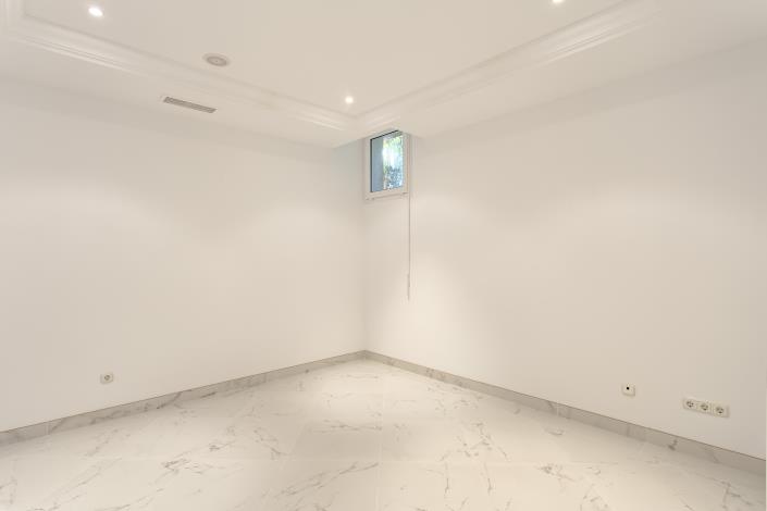 Image No.44-8 Bed Villa for sale