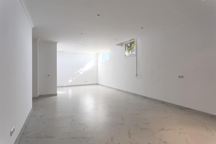 Image No.45-8 Bed Villa for sale