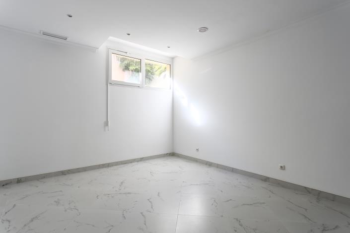 Image No.48-8 Bed Villa for sale