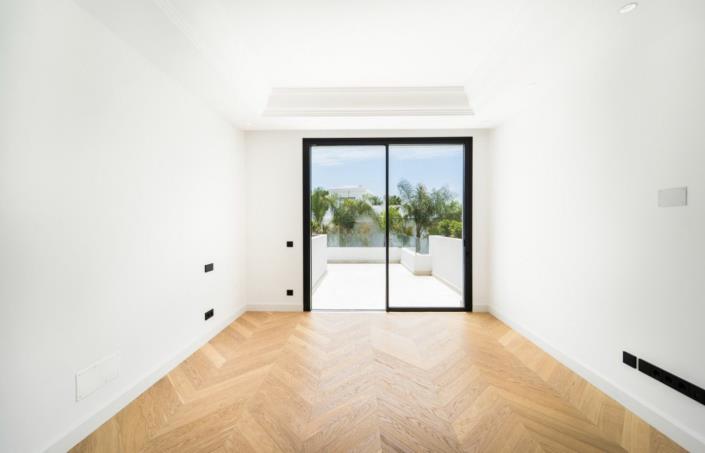 Image No.11-Villa for sale