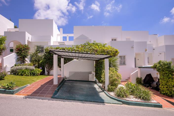 Image No.30-3 Bed Townhouse for sale