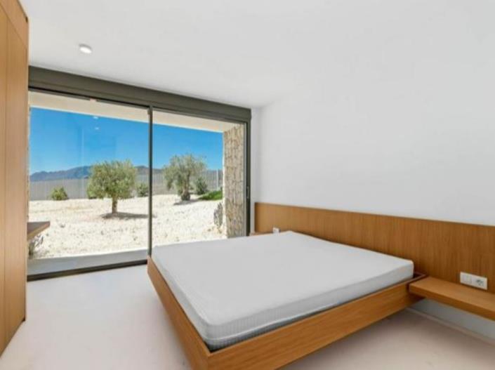 Image No.12-4 Bed Villa for sale