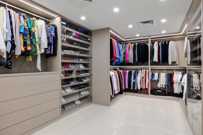 Image No.21-7 Bed Apartment for sale