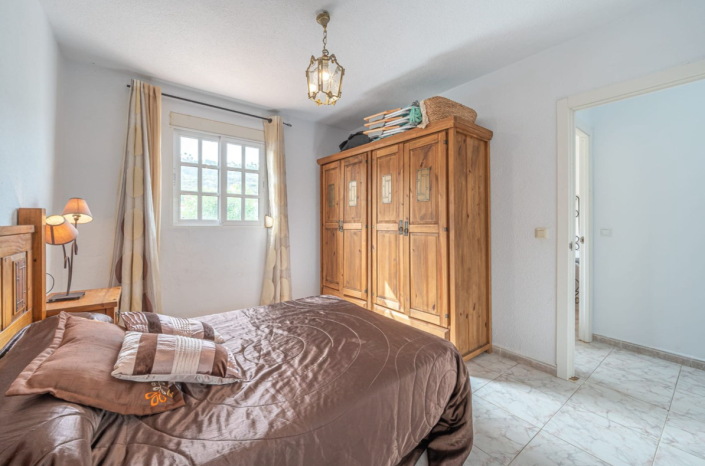 Image No.11-5 Bed Townhouse for sale