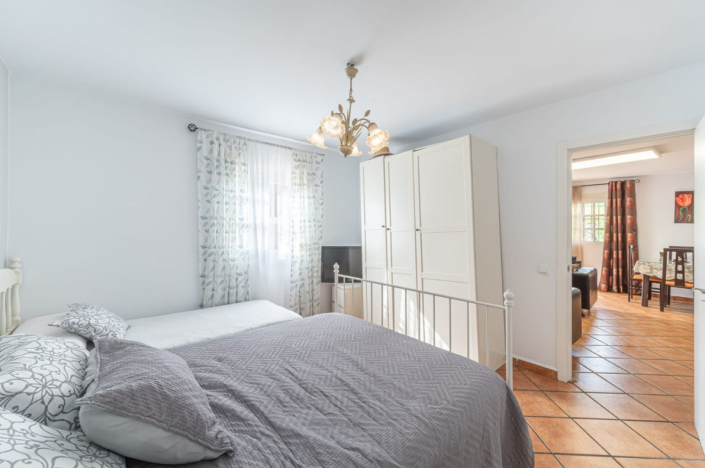 Image No.12-5 Bed Townhouse for sale