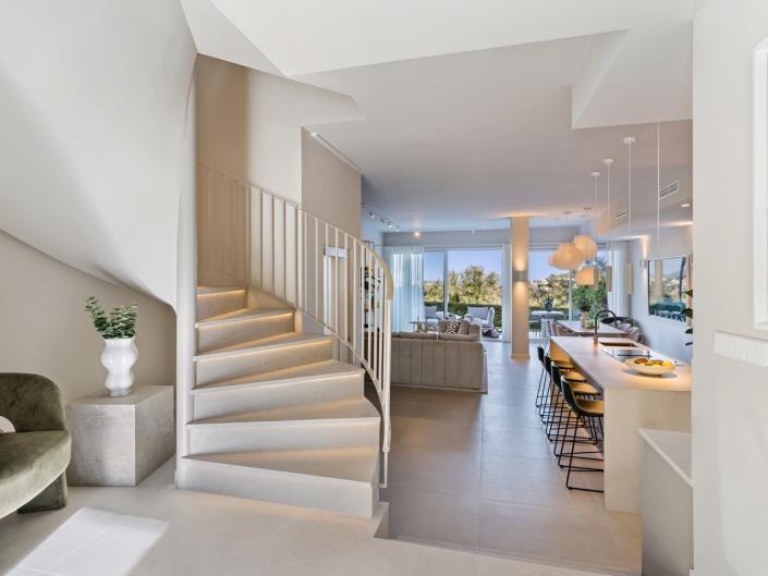 Image No.13-4 Bed Townhouse for sale